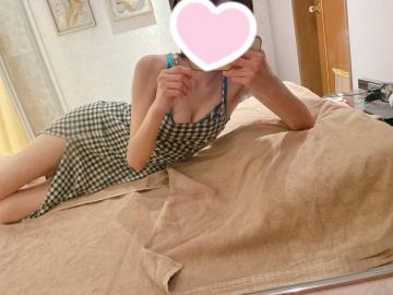 伊原なお 涼しいお部屋で