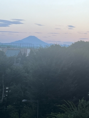 まい 早朝の富士山