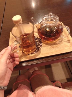 坂本まな 平和に中国茶?