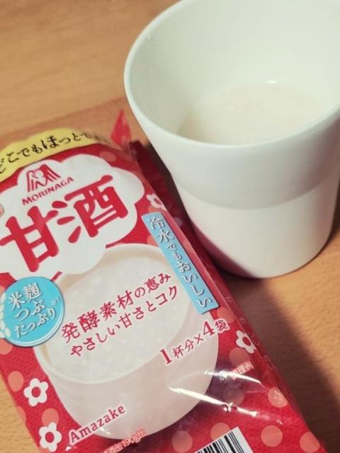 三上ちさと 白いコップ白い飲み物